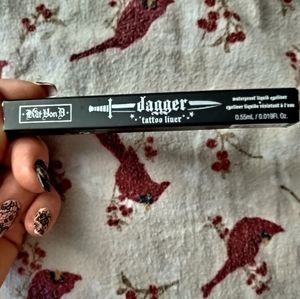 Kat Von D dagger liner